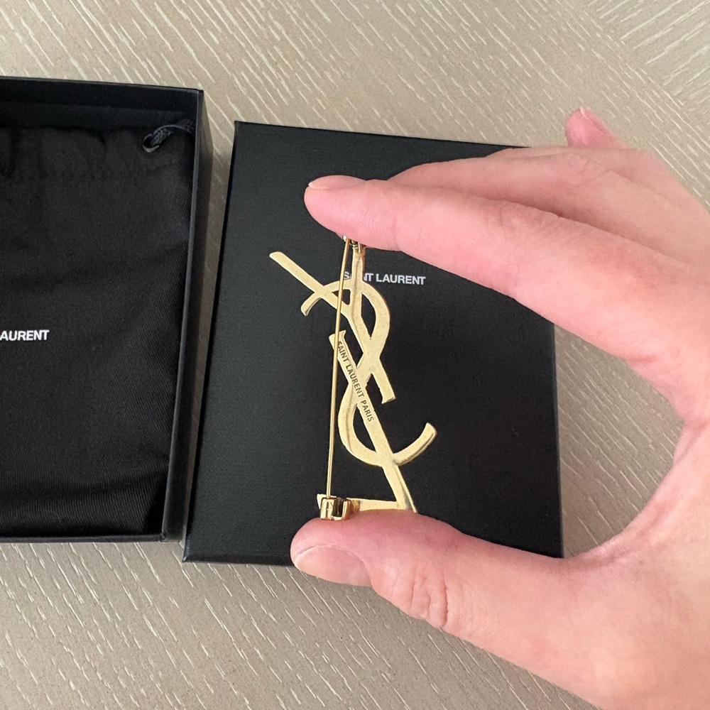 Saint Laurent Cassandre Brooch in Metal Gold Tone Wrapped Cord Texture YSL Logo - Picture 6 of 16